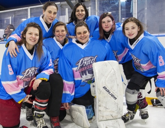 Queens of the Pond gekroond op Indoor Pond Hockey Classic Ladies Edition!