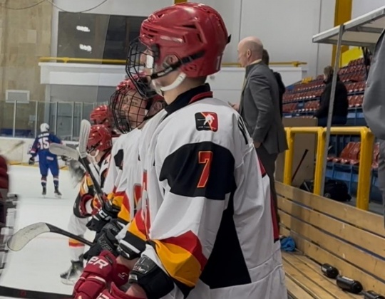 Belgi? Staat Tegenover Tweede Wedstrijd in het IIHF Wereldkampioenschap Divisie II Groep B in Sofia, Bulgarije