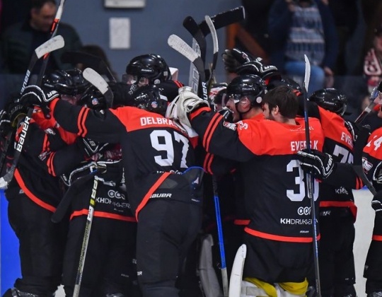 Appel a la presse belge: Le sensationnel du hockey sur glace ?  Ce sont les buts spectaculaires, pas les bagarres !