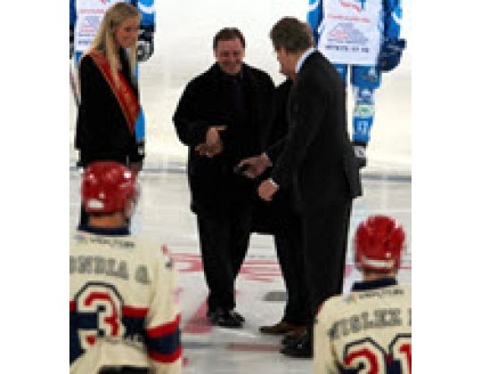 LES BULLDOGS REMPORTENT LE MATCH INAUGURAL SUR LA GLACE DE LIEGE