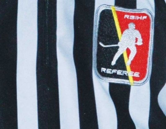 Belgische ijshockey scheidsrechter starten het seizoen.