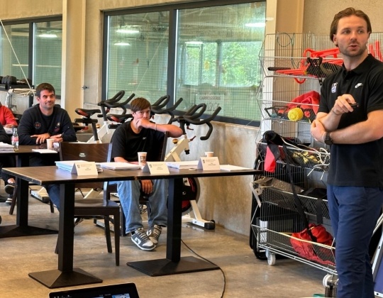 Les Entraîneurs de Hockey sur Glace Belges Entament leur Parcours de Certification lors du Coach Weekend Annuel à Malines